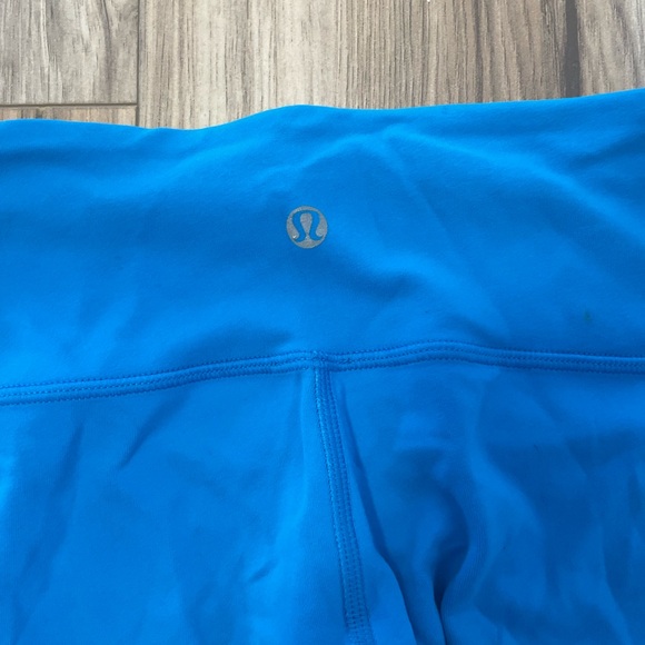 LULULEMON CAPRIS / CROPPED LEGGINGS - Picture 2 of 4